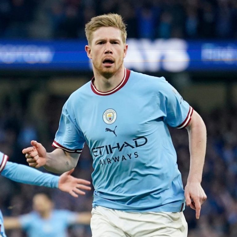 Man City crushes Arsenal to take over Premier League title race