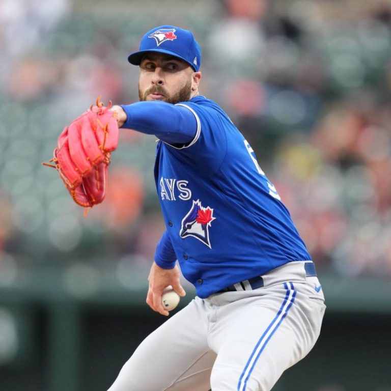 MLB pitcher rips United for making pregnant wife clean up kid’s mess