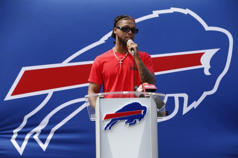 Wearing a helmet, Damar Hamlin participates in full Buffalo Bills practice