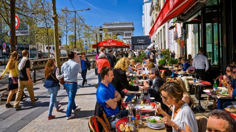 Traveling abroad? Don’t be tempted to pay your way using your home currency