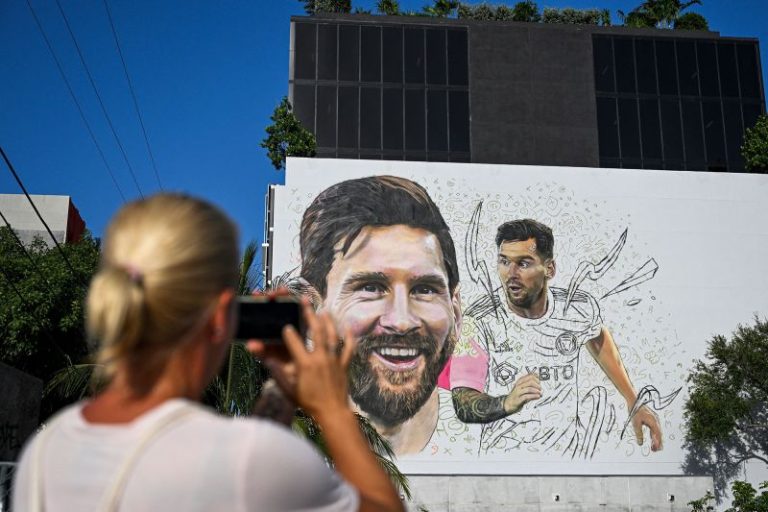 Lionel Messi arrives in Florida as David Beckham helps paint mural of Inter Miami’s new star