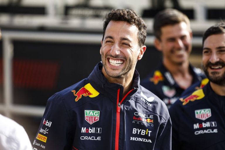 Daniel Ricciardo returns to F1 grid as Australian driver replaces Nyck de Vries at AlphaTauri