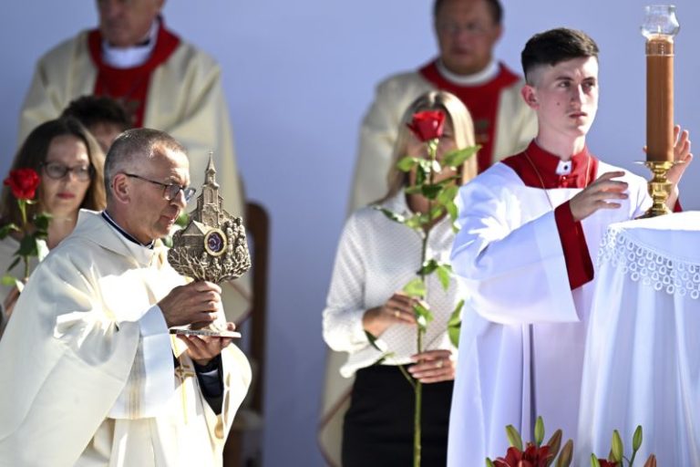 Catholic Church honors Polish family persecuted for sheltering Jews in unprecedented beatification