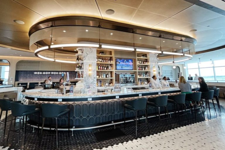 Delta will make it harder to get into airport lounges, changes rules to earn elite status