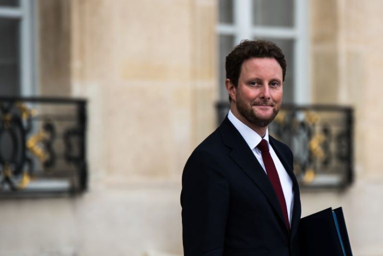 ‘No one is safe’: France vows action as bedbugs sweep Paris