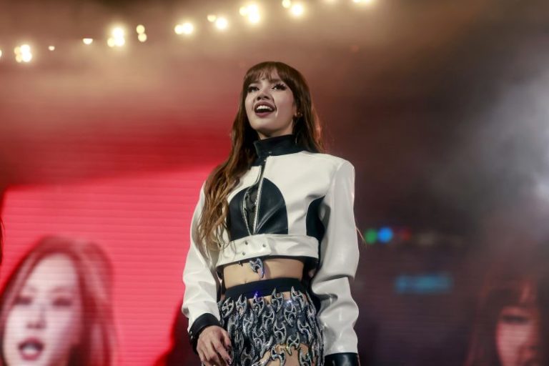 Blackpink Lisa’s Chinese social media page suspended after Paris burlesque routine