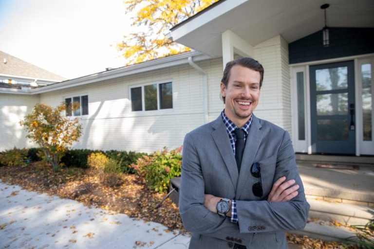 Ex-Detroit Red Wing trades skates for new career as realtor