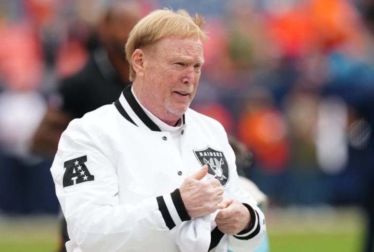 Mark Davis can’t be trusted to make the right call for his Raiders