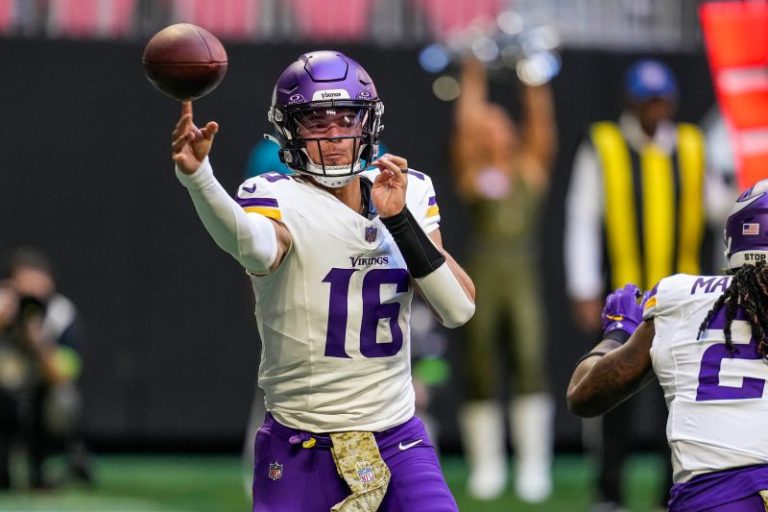 Vikings QB situation gets dire after rookie starter gets injured