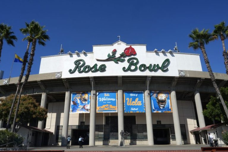 Suspects identified in Colorado locker room theft at Rose Bowl