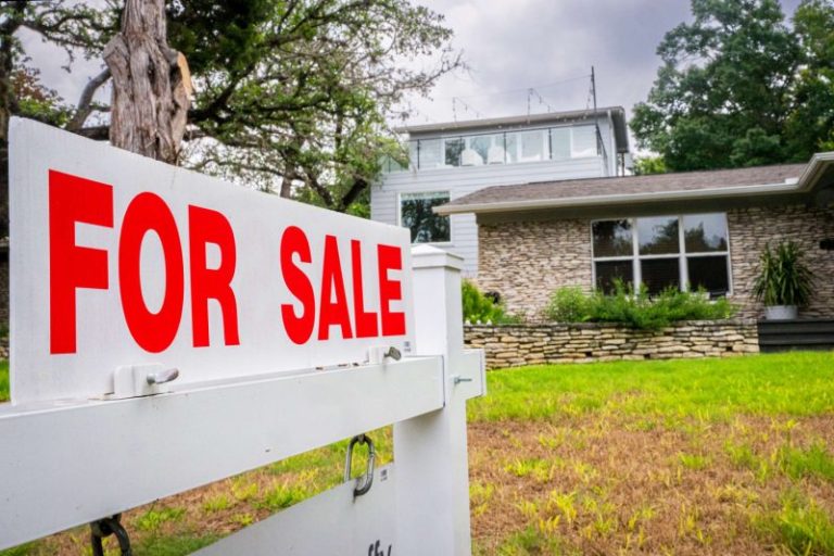 Weekly mortgage demand drops to three-month low as rates begin climbing again