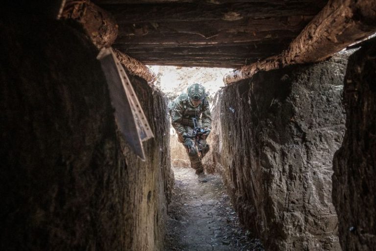 Russia creeps toward key eastern Ukrainian supply city