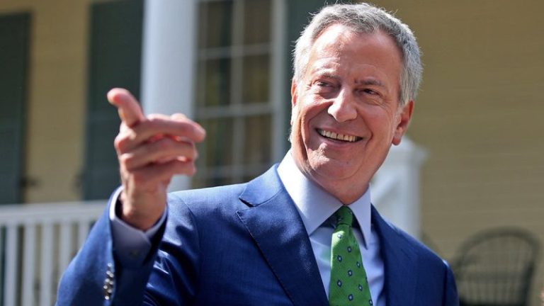 ‘Paisans for Kamala’ event features De Niro, Pelosi blasting Trump on immigration