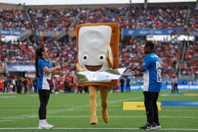 Iowa State celebrates Pop-Tarts Bowl win by eating edible bowl mascot