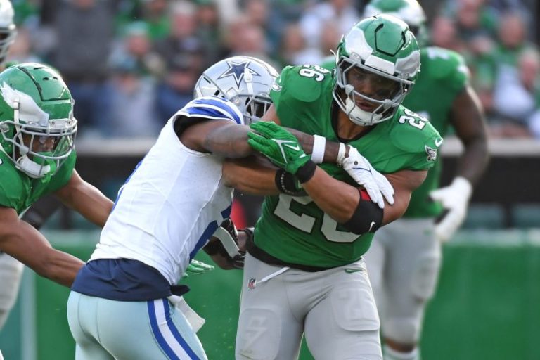 Eagles star joins exclusive club with 2,000 rushing yards, nears record