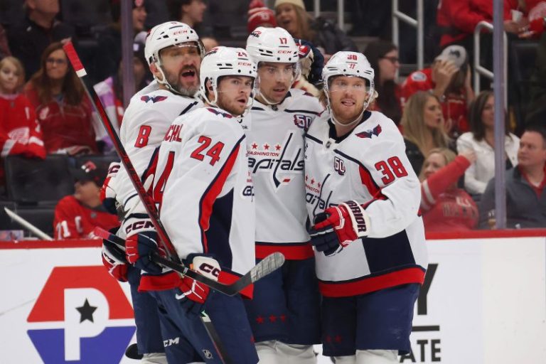 Ovechkin resumes Gretzky record chase: 2 goals in 2 games