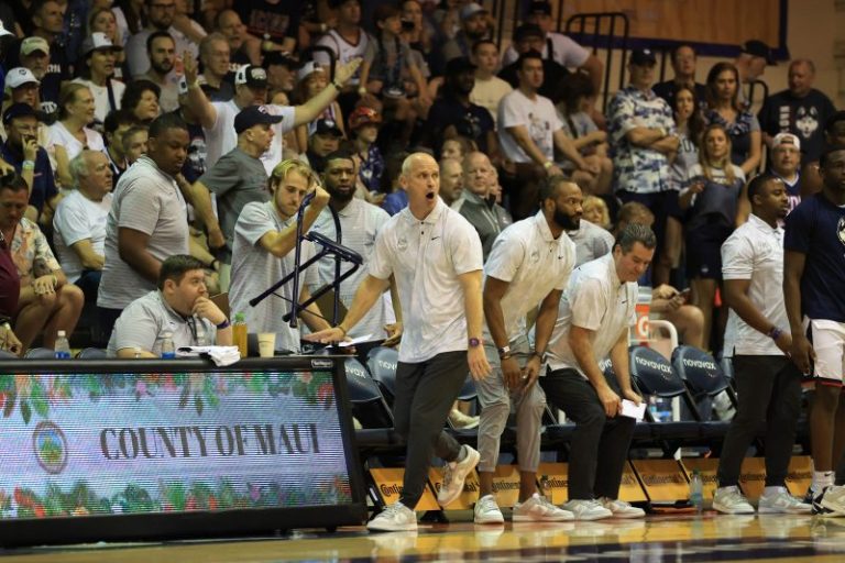 UConn coach Dan Hurley addresses berating official against Butler