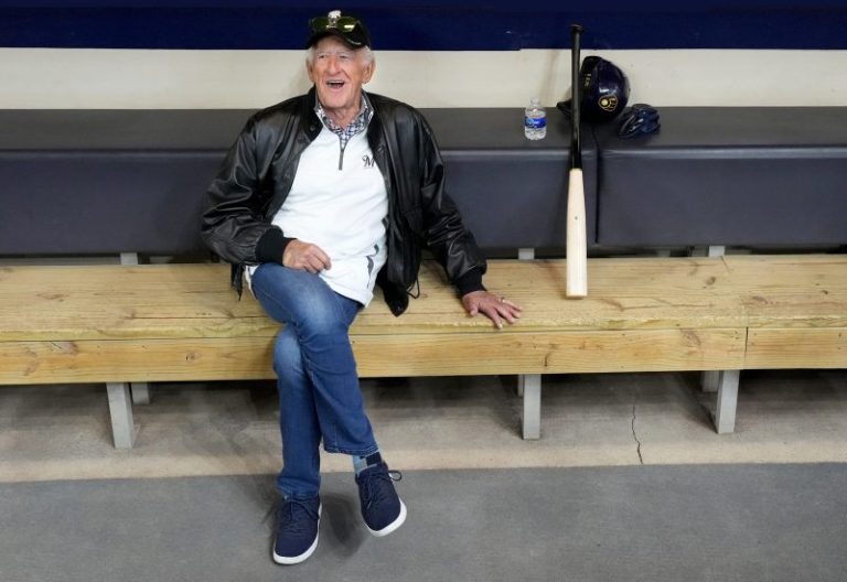 Crushing playoff defeat was Brewers’ emotional finale with Bob Uecker