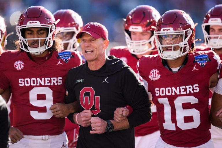 College football programs should be careful modeling NFL front offices