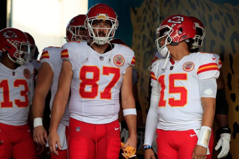 Why Travis Kelce’s teammates look up to him, Super Bowl or otherwise
