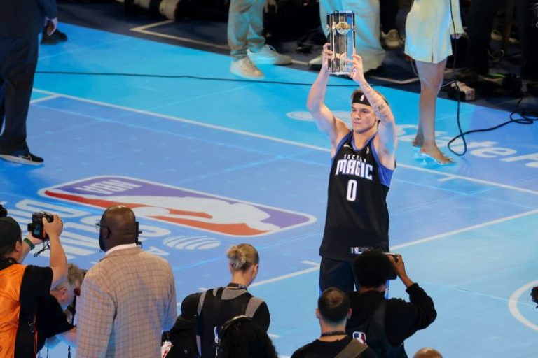 NBA All-Star Dunk contest: Can two-time winner grab another crown?
