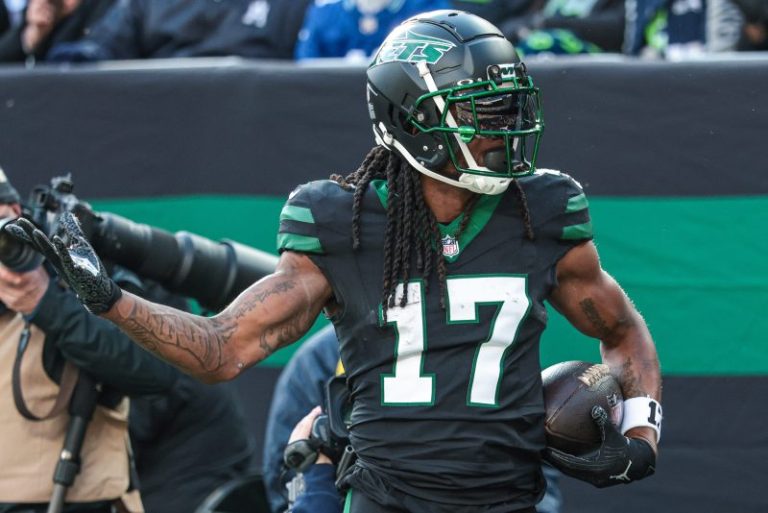 What will the Jets do with Davante Adams?