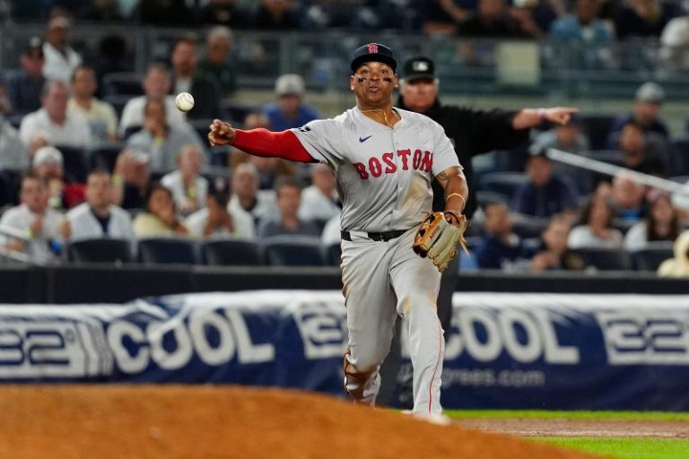 Red Sox 3B not open to position switch after Alex Bregman signing
