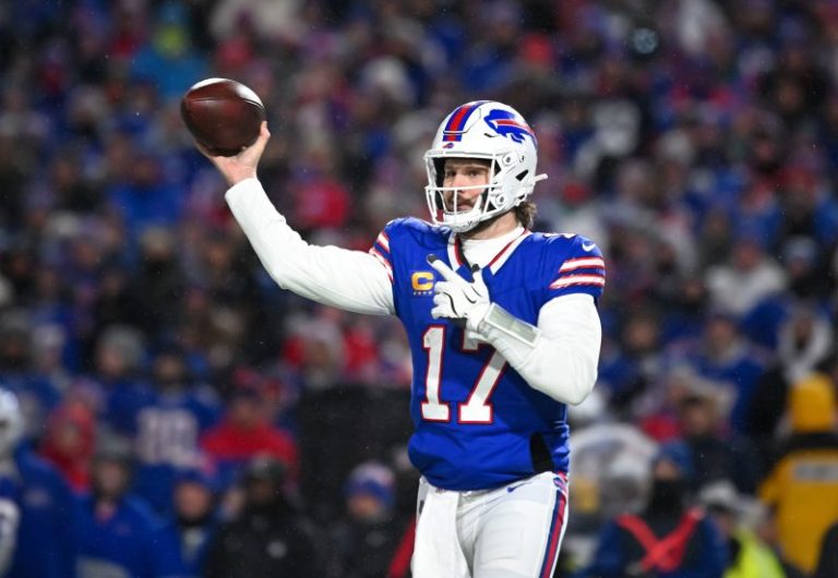 Bills, Josh Allen agree to record-breaking deal