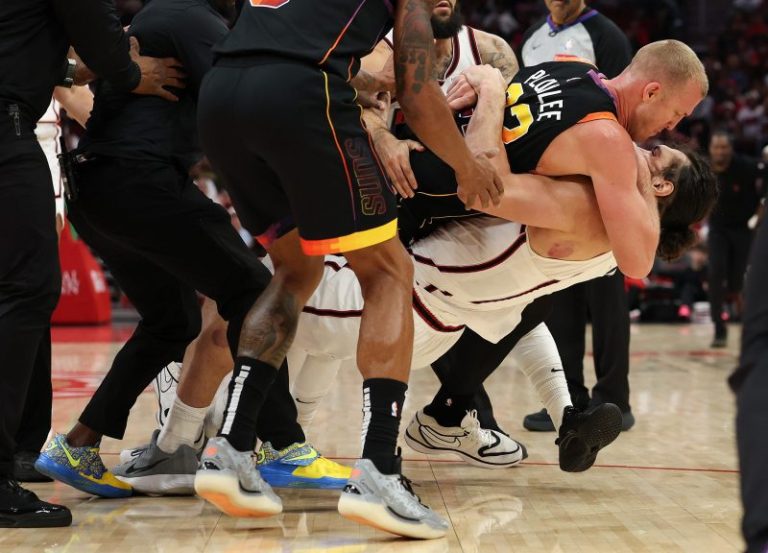 Watch: NBA big men ejected after fight in game