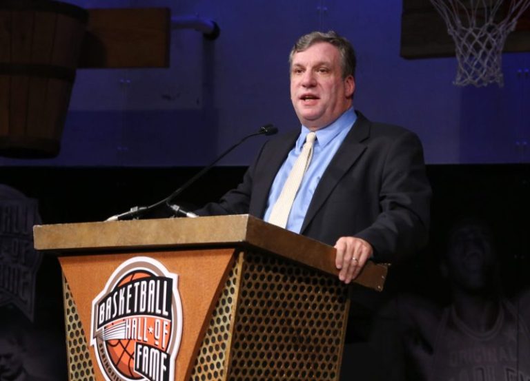 Sports commentator and author John Feinstein dies at 69