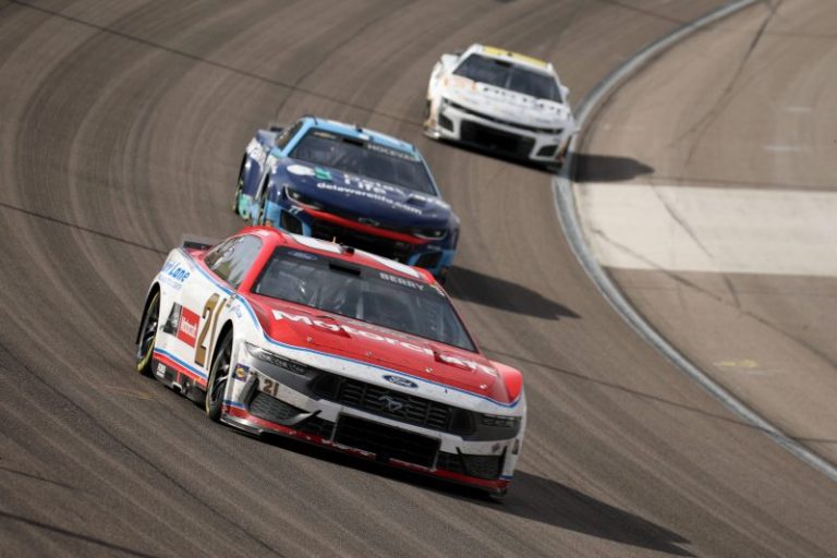 Berry triumphs at Las Vegas for first career NASCAR Cup Series win