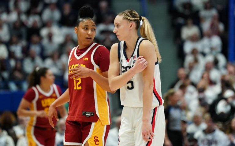 Selection committee blows it with USC, UConn women in same regional