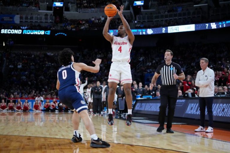 Houston beats Gonzaga, now owns longest Sweet 16 streak