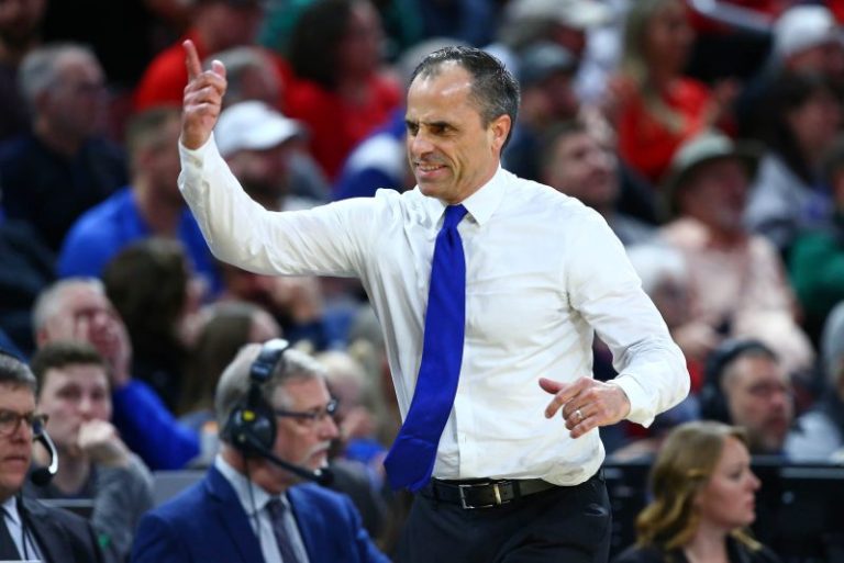 Rising star in college basketball coaching world takes Iowa job