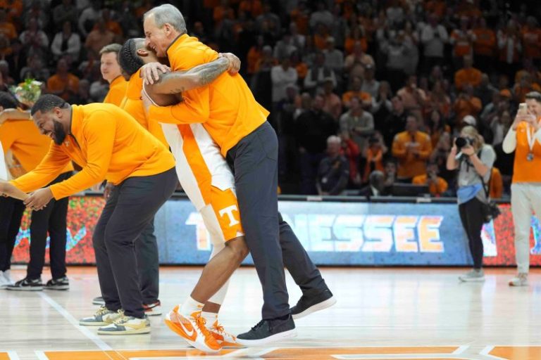 Men’s Sweet 16 bold predictions: Vols get past UK, Duke dominates