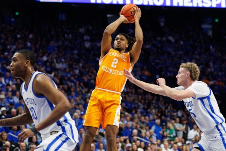Tennessee vs Kentucky basketball live score, March Madness updates