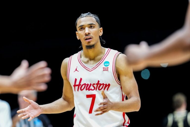 Milos Uzan beats buzzer, Purdue to send Houston to Elite Eight