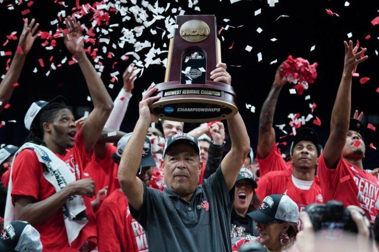 Kelvin Sampson found way to rebuild career and basketball program at Houston