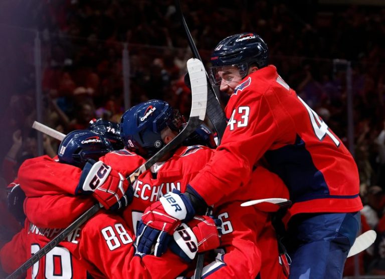 WATCH: Alex Ovechkin high-fives family after record-tying goal