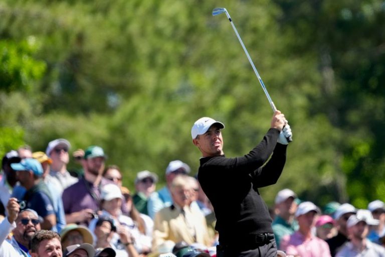 Who are the favorites to win the 2025 Masters?
