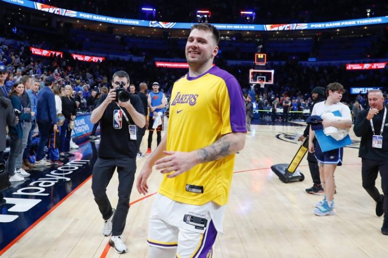 Mavs to honor Dončić with t-shirt, video in return to Dallas after trade