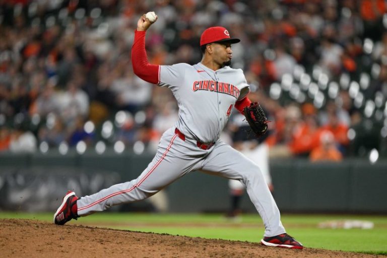 Reds cut ties with Alexis Díaz, trade former All-Star to Dodgers