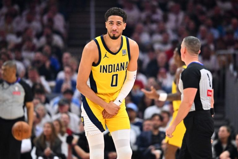 Pacers star hurts wrist in Game 2 vs. Cavaliers: What we know