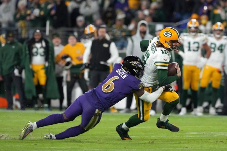 Steelers LB hopes team signs veteran QB Aaron Rodgers