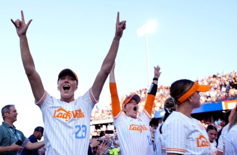 Texas vs. Tennessee highlights: Longhorns advance to WCWS championship
