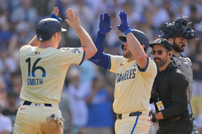 Dodgers make another statement with massive rout of Yankees