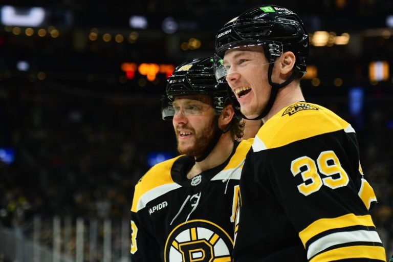 Bruins tweak logo for 2025-26 season, hint at jersey change