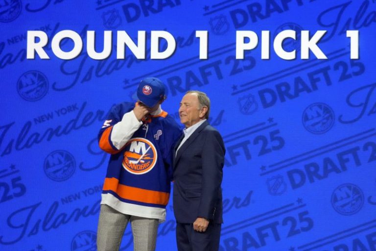 Watch: Matthew Schaefer emotional after Islanders make him first pick