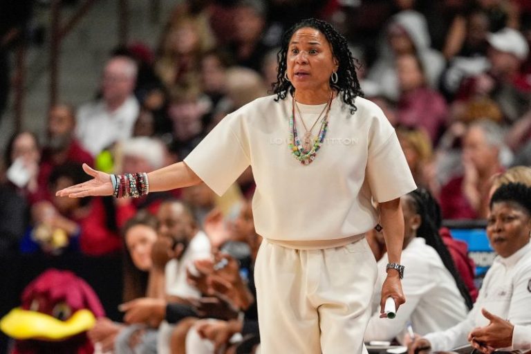 How women’s college basketball coaching legend fits with the Knicks