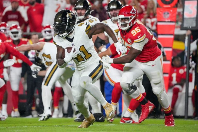 Winless in their black helmets, Saints reveal new alternate version